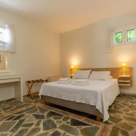 Zephyros, 7 Minute Walk To Eglina